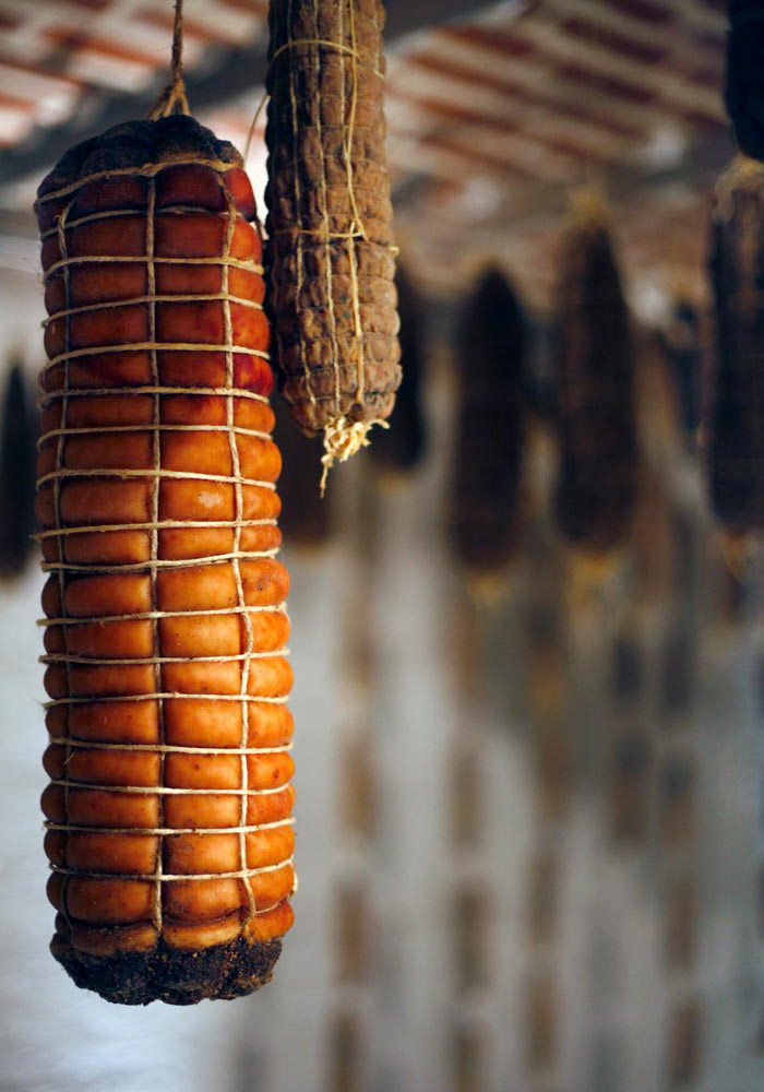 Ambiente interno della cantina — degustazioni e cene intime
