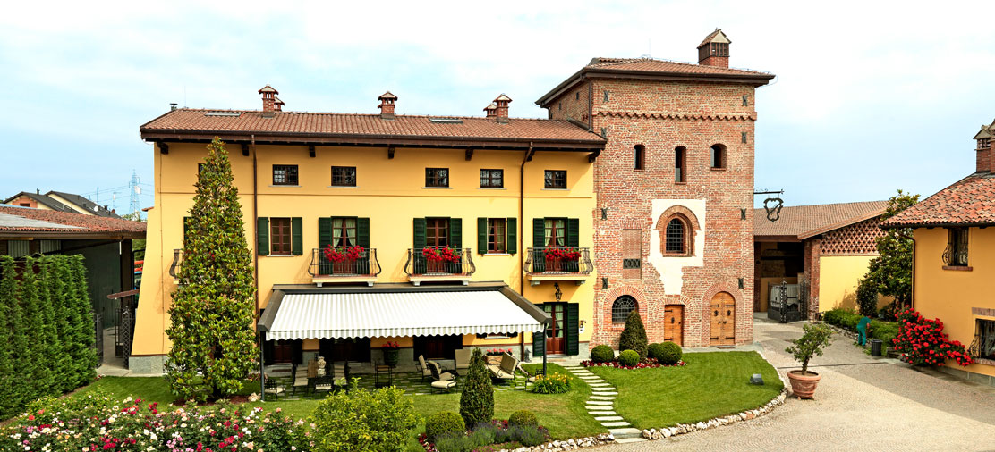 La Torre dei Canonici — torre medievale del Quattrocento a Lumellogno, nella campagna novarese