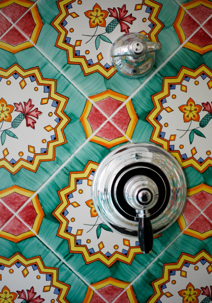 Beautifully tiled bathroom of the Peonia Superior