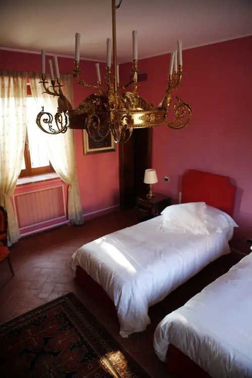 Superior Peonia, La Torre dei Canonici
